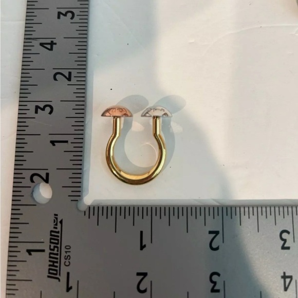 Louis Vuitton Berg Stud Ring - Picture 5 of 16